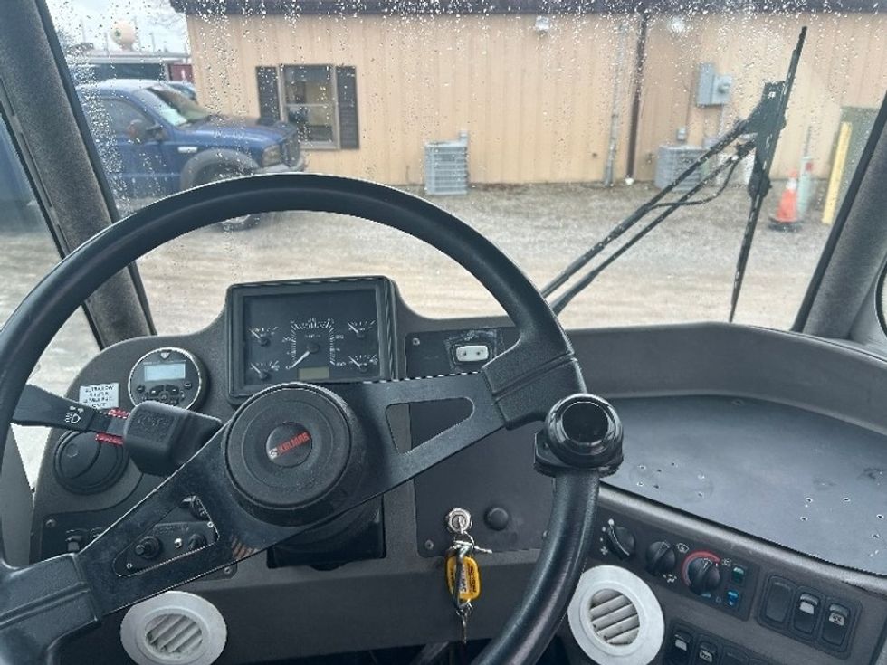 Yard Truck-Heavy Duty Tractors-Ottawa-2019-T2-Norwalk-OH-54,356\n\t\tmiles-$ 70,750 - Image 9