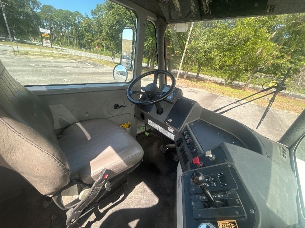 Yard Truck-Heavy Duty Tractors-Ottawa-2019-T2-Pensacola-FL-410,651\n\t\tmiles-$ 56,000 - Image 14