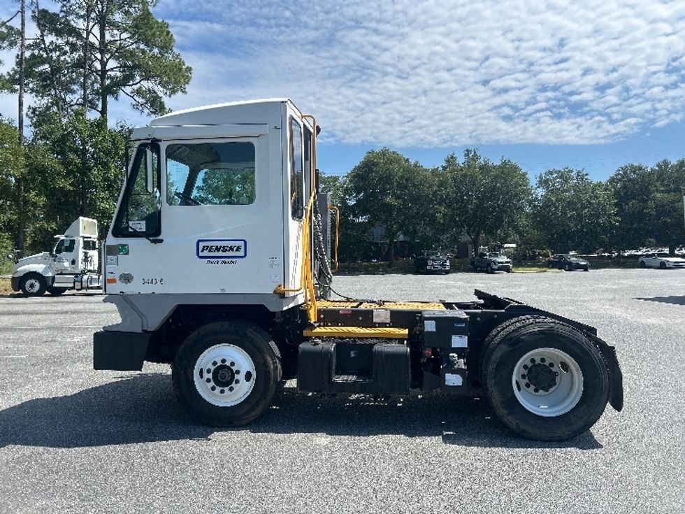 Yard Truck-Heavy Duty Tractors-Ottawa-2019-T2-Pensacola-FL-410,651\n\t\tmiles-$ 56,000 - Image 4