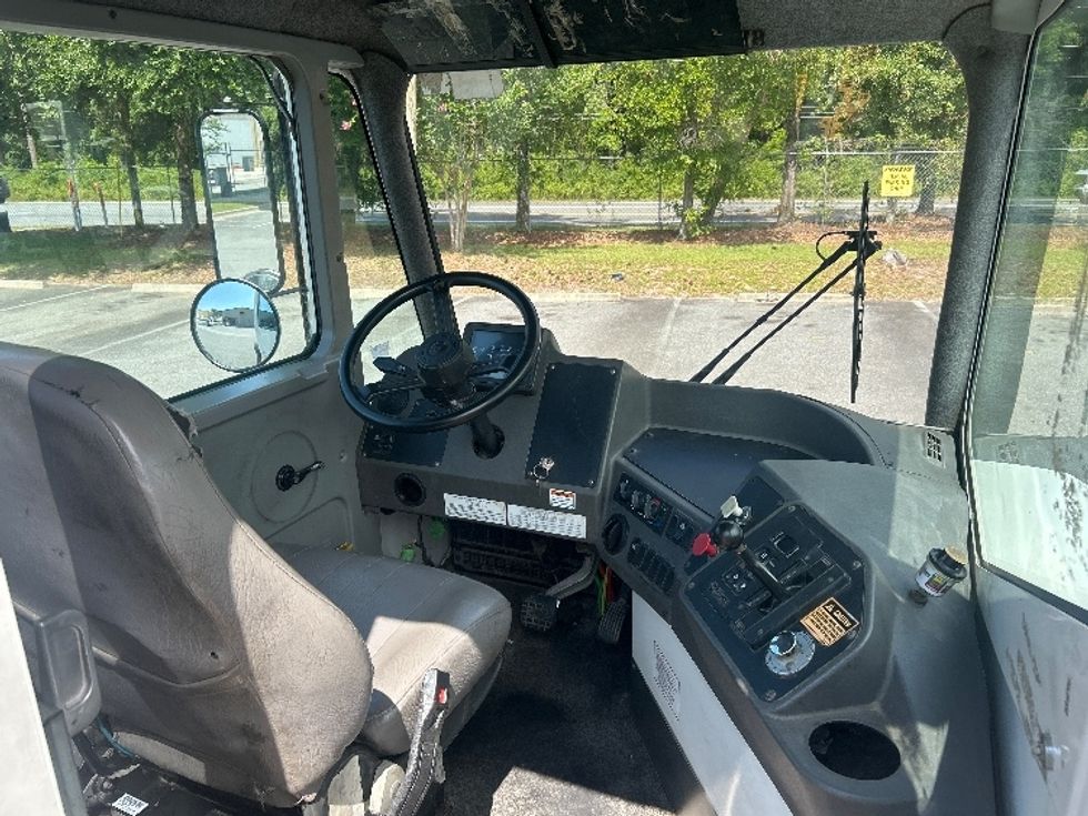 Yard Truck-Heavy Duty Tractors-Ottawa-2019-T2-Pensacola-FL-410,651\n\t\tmiles-$ 56,000 - Image 9