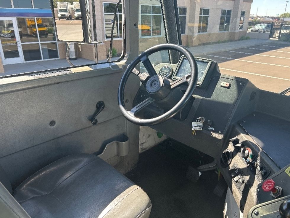 Yard Truck-Heavy Duty Tractors-Ottawa-2019-T2-Phoenix-AZ-233,972\n\t\tmiles-$ 63,250 - Image 12