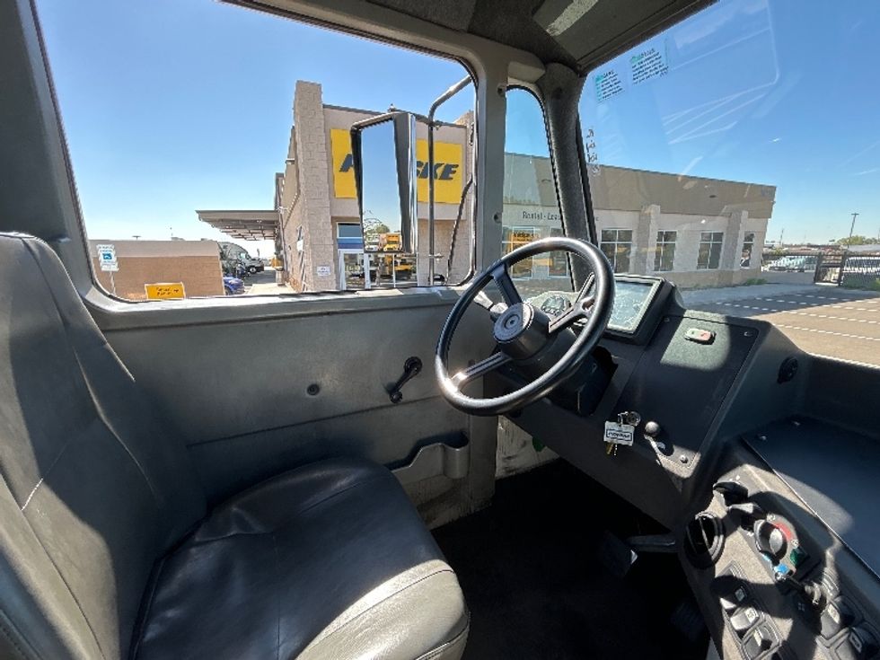Yard Truck-Heavy Duty Tractors-Ottawa-2019-T2-Phoenix-AZ-233,972\n\t\tmiles-$ 63,250 - Image 14