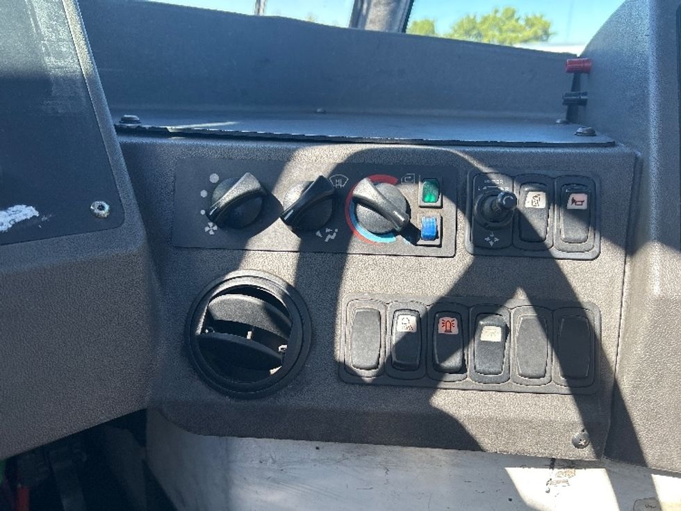 Yard Truck-Heavy Duty Tractors-Ottawa-2019-T2-Phoenix-AZ-233,972\n\t\tmiles-$ 63,250 - Image 17