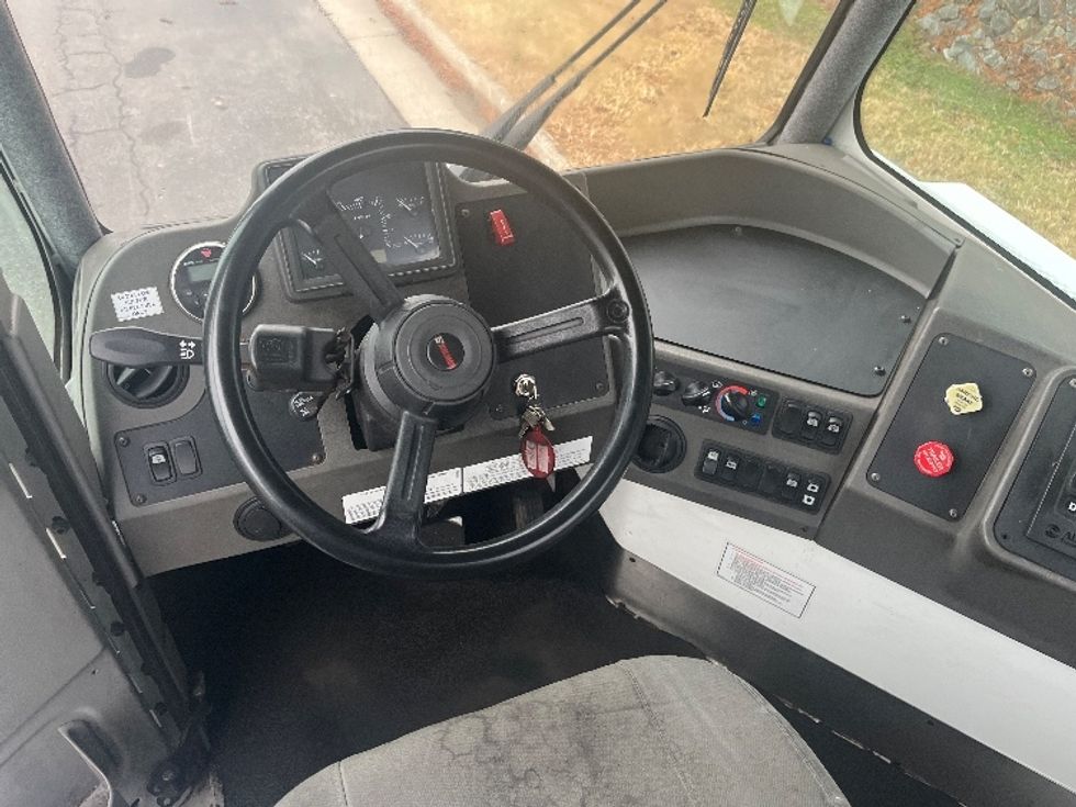 Yard Truck-Heavy Duty Tractors-Ottawa-2019-T2-Salem-VA-67,567\n\t\tmiles-$ 61,000 - Image 10
