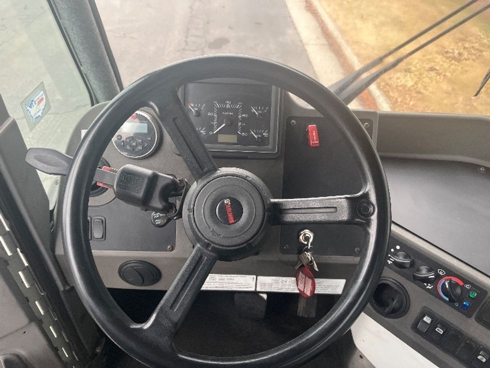 Yard Truck-Heavy Duty Tractors-Ottawa-2019-T2-Salem-VA-67,567\n\t\tmiles-$ 61,000 - Image 11