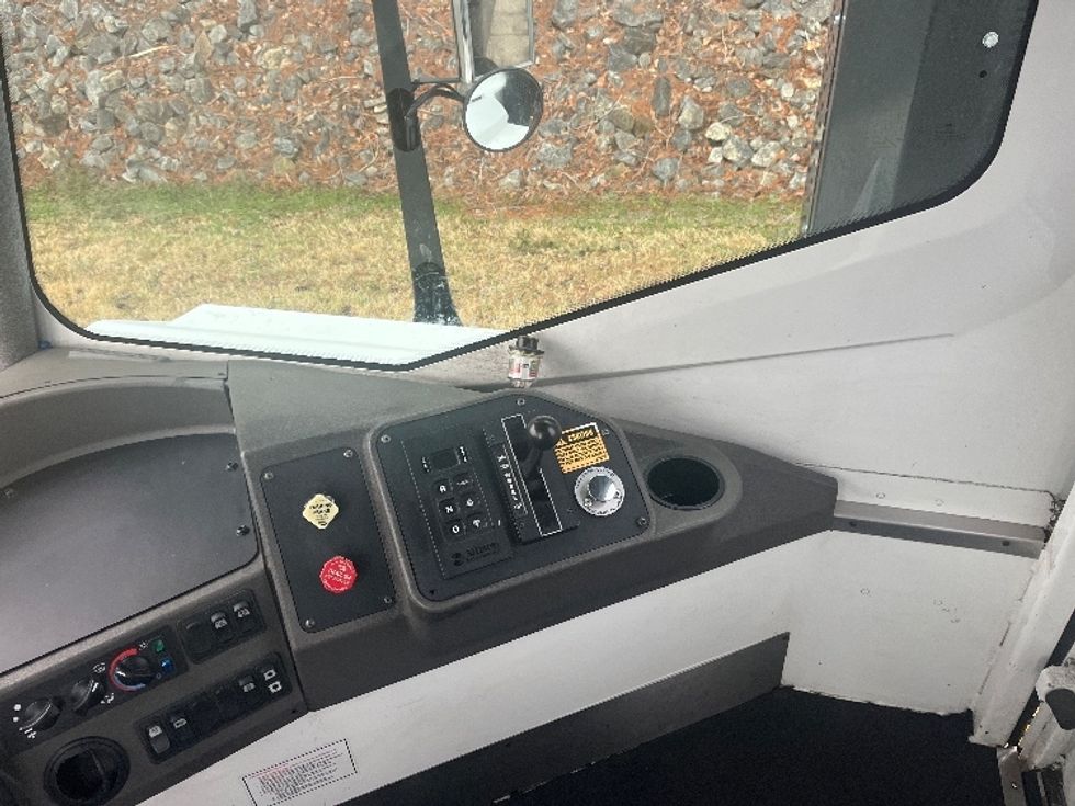 Yard Truck-Heavy Duty Tractors-Ottawa-2019-T2-Salem-VA-67,567\n\t\tmiles-$ 61,000 - Image 12