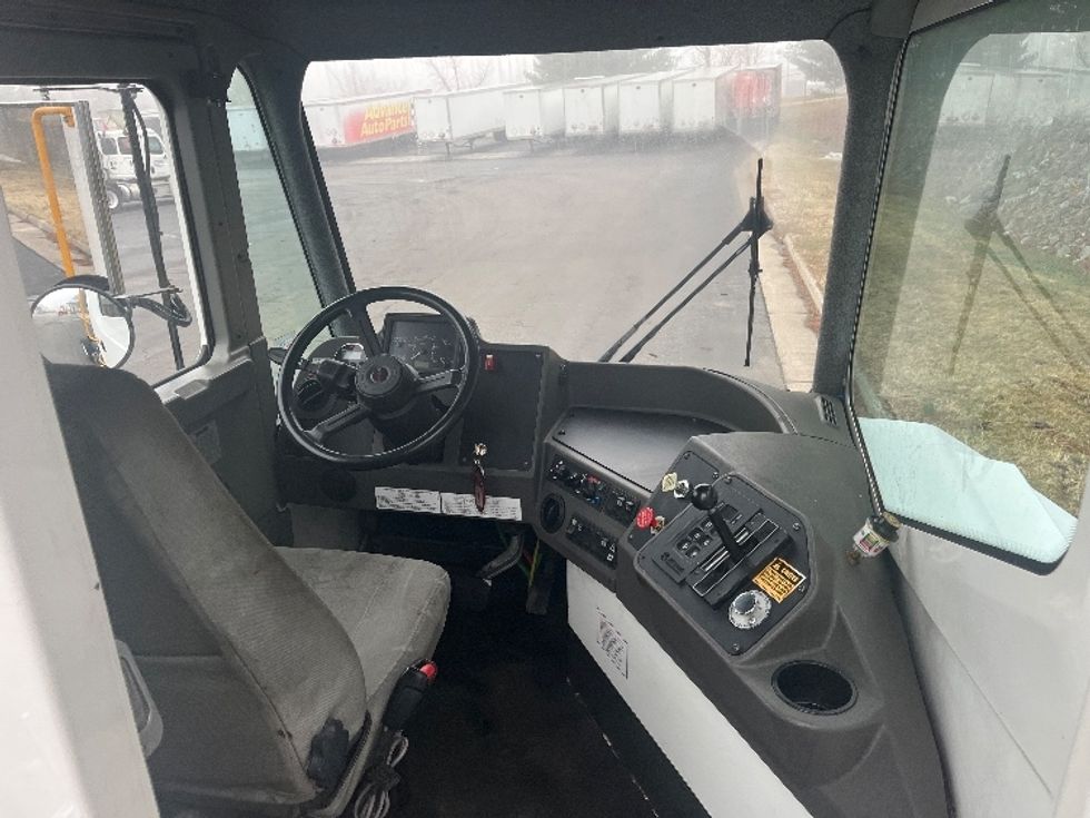 Yard Truck-Heavy Duty Tractors-Ottawa-2019-T2-Salem-VA-67,567\n\t\tmiles-$ 61,000 - Image 13