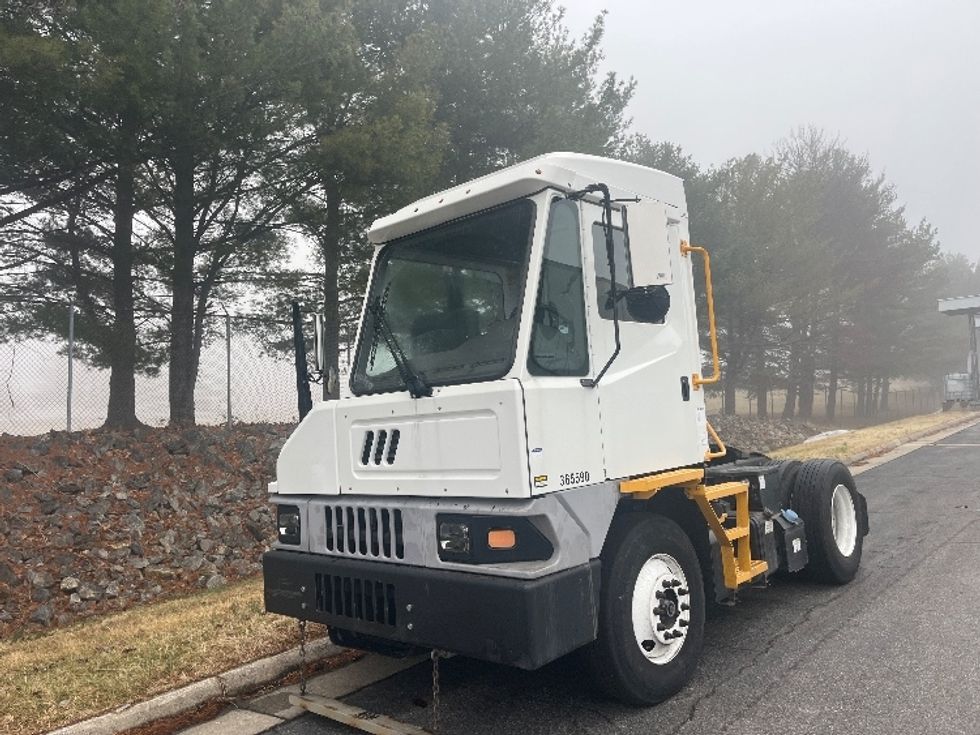 Yard Truck-Heavy Duty Tractors-Ottawa-2019-T2-Salem-VA-67,567\n\t\tmiles-$ 61,000 - Image 3
