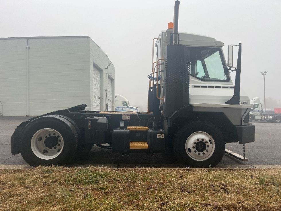 Yard Truck-Heavy Duty Tractors-Ottawa-2019-T2-Salem-VA-67,567\n\t\tmiles-$ 61,000 - Image 8