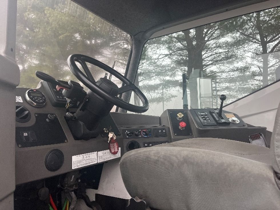 Yard Truck-Heavy Duty Tractors-Ottawa-2019-T2-Salem-VA-67,567\n\t\tmiles-$ 61,000 - Image 9