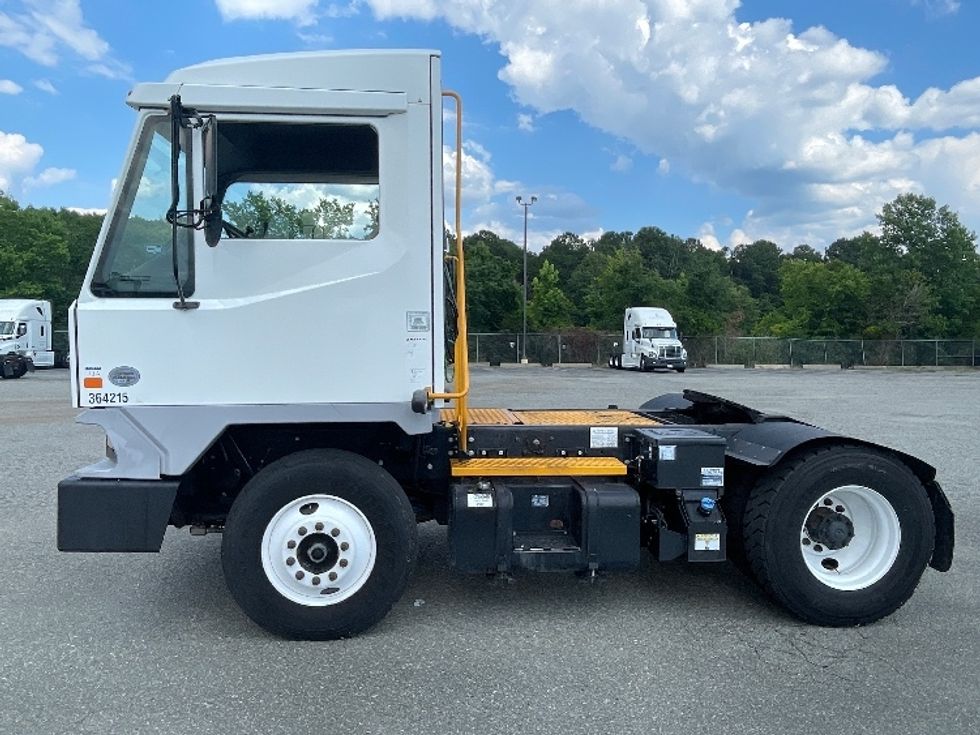 Yard Truck-Heavy Duty Tractors-Ottawa-2019-T2-South Boston-VA-27,136\n\t\tmiles-$ 54,000 - Image 4