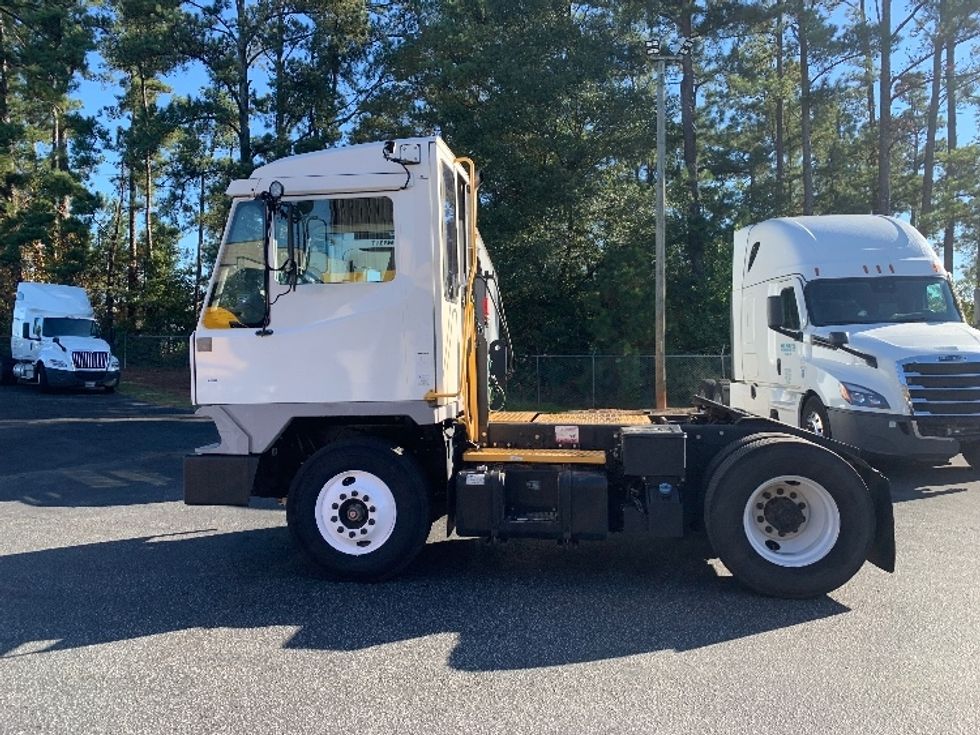Yard Truck-Heavy Duty Tractors-Ottawa-2019-T2-Spartanburg-SC-288,070\n\t\tmiles-$ 63,500 - Image 4