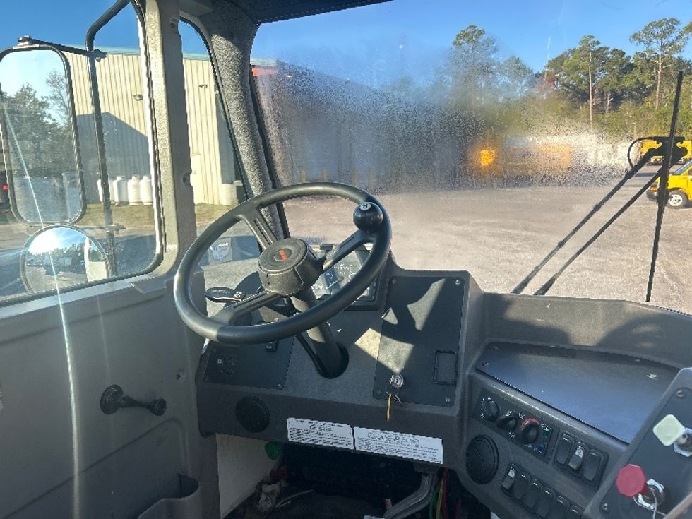 Yard Truck-Heavy Duty Tractors-Ottawa-2019-T2-Tallahassee-FL-166,359\n\t\tmiles-$ 66,250 - Image 10