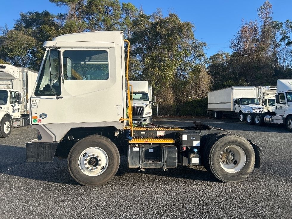 Yard Truck-Heavy Duty Tractors-Ottawa-2019-T2-Tallahassee-FL-166,359\n\t\tmiles-$ 66,250 - Image 4