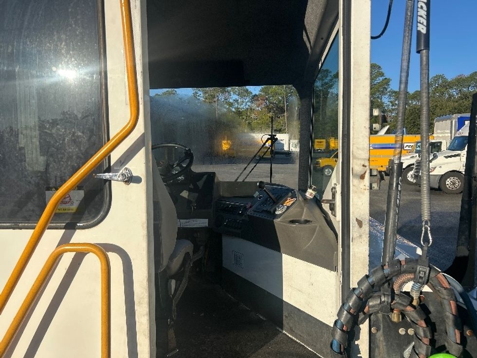 Yard Truck-Heavy Duty Tractors-Ottawa-2019-T2-Tallahassee-FL-166,359\n\t\tmiles-$ 66,250 - Image 9