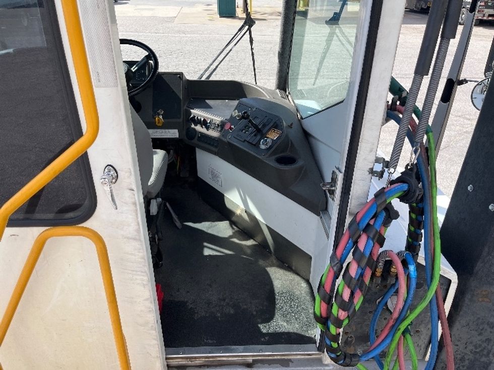 Yard Truck-Heavy Duty Tractors-Ottawa-2019-T2-West Columbia-SC-47,921\n\t\tmiles-$ 67,250 - Image 12