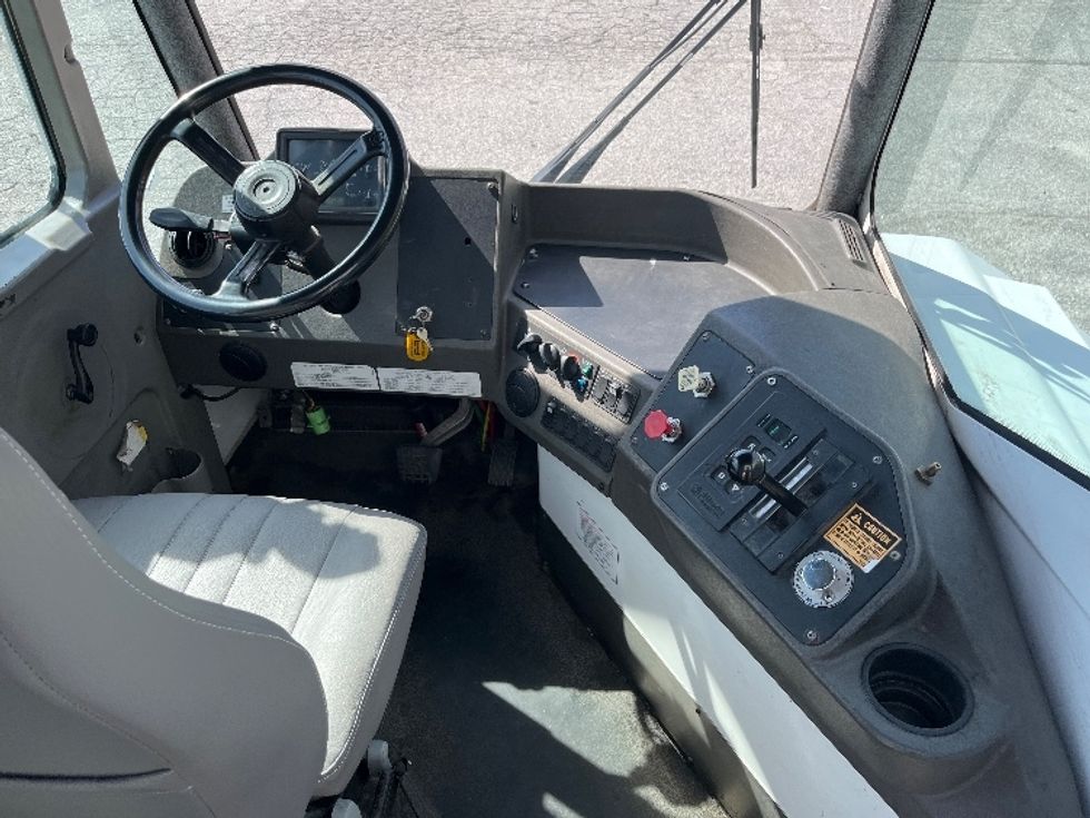 Yard Truck-Heavy Duty Tractors-Ottawa-2019-T2-West Columbia-SC-47,921\n\t\tmiles-$ 67,250 - Image 13