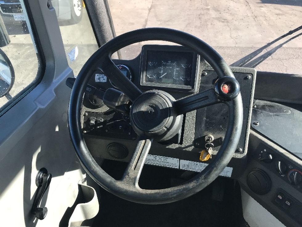 Yard Truck-Heavy Duty Tractors-Ottawa-2019-T2-West Sacramento-CA-35,799\n\t\tmiles-$ 69,250 - Image 11