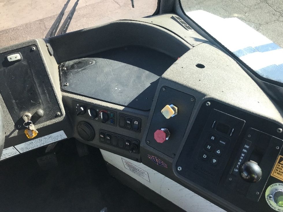 Yard Truck-Heavy Duty Tractors-Ottawa-2019-T2-West Sacramento-CA-35,799\n\t\tmiles-$ 69,250 - Image 12