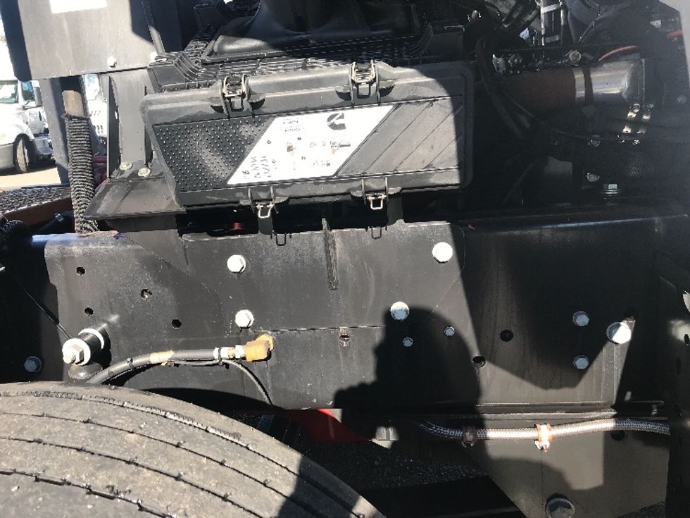 Yard Truck-Heavy Duty Tractors-Ottawa-2019-T2-West Sacramento-CA-35,799\n\t\tmiles-$ 69,250 - Image 15