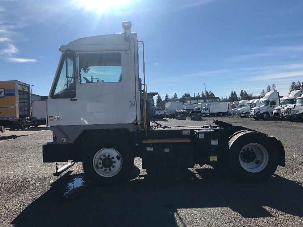Yard Truck-Heavy Duty Tractors-Ottawa-2019-T2-West Sacramento-CA-35,799\n\t\tmiles-$ 69,250 - Image 4