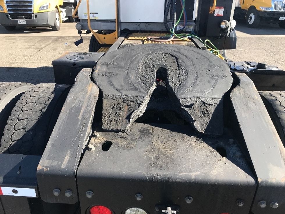 Yard Truck-Heavy Duty Tractors-Ottawa-2019-T2-West Sacramento-CA-35,799\n\t\tmiles-$ 69,250 - Image 6