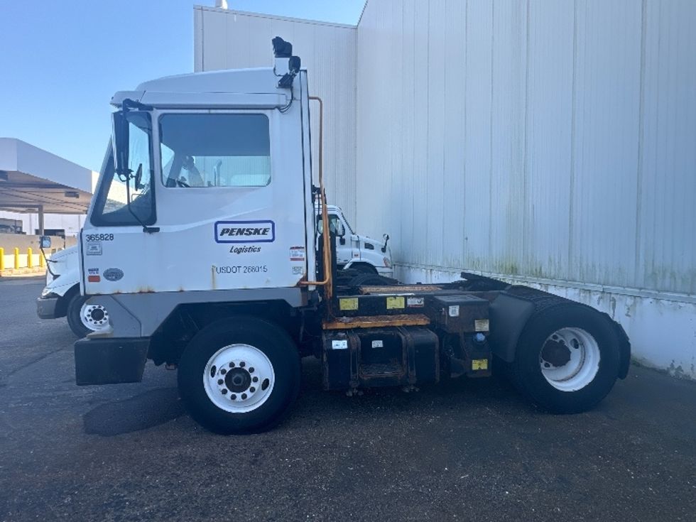 Yard Truck-Heavy Duty Tractors-Ottawa-2019-T2-Wixom-MI-45,626\n\t\tmiles-$ 61,000 - Image 4