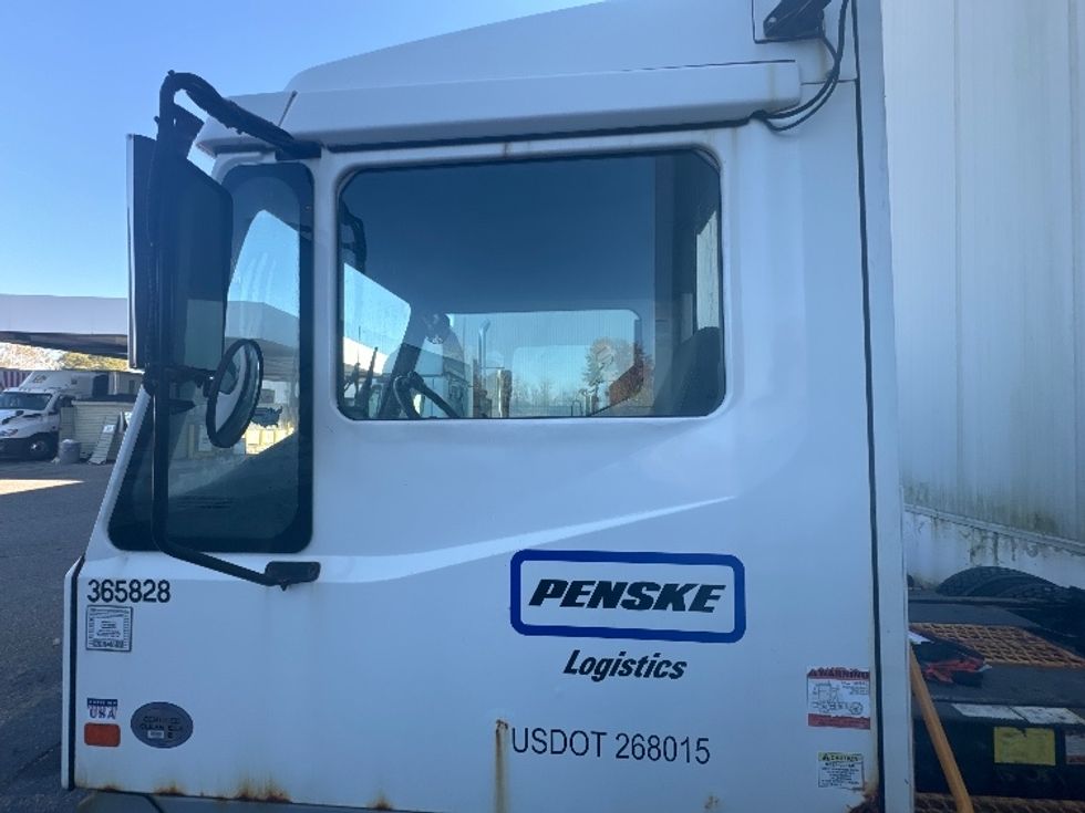 Yard Truck-Heavy Duty Tractors-Ottawa-2019-T2-Wixom-MI-45,626\n\t\tmiles-$ 61,000 - Image 9