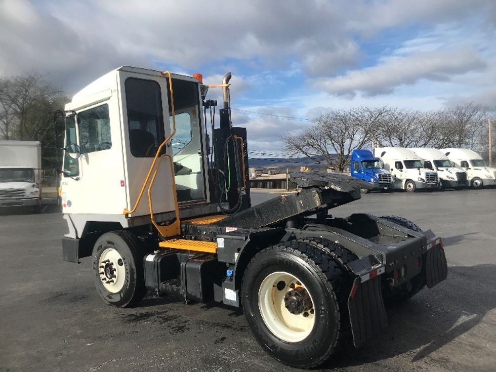 Yard Truck-Heavy Duty Tractors-Ottawa-2019-T2-York-PA-8,151\n\t\tmiles-$ 63,000 - Image 5