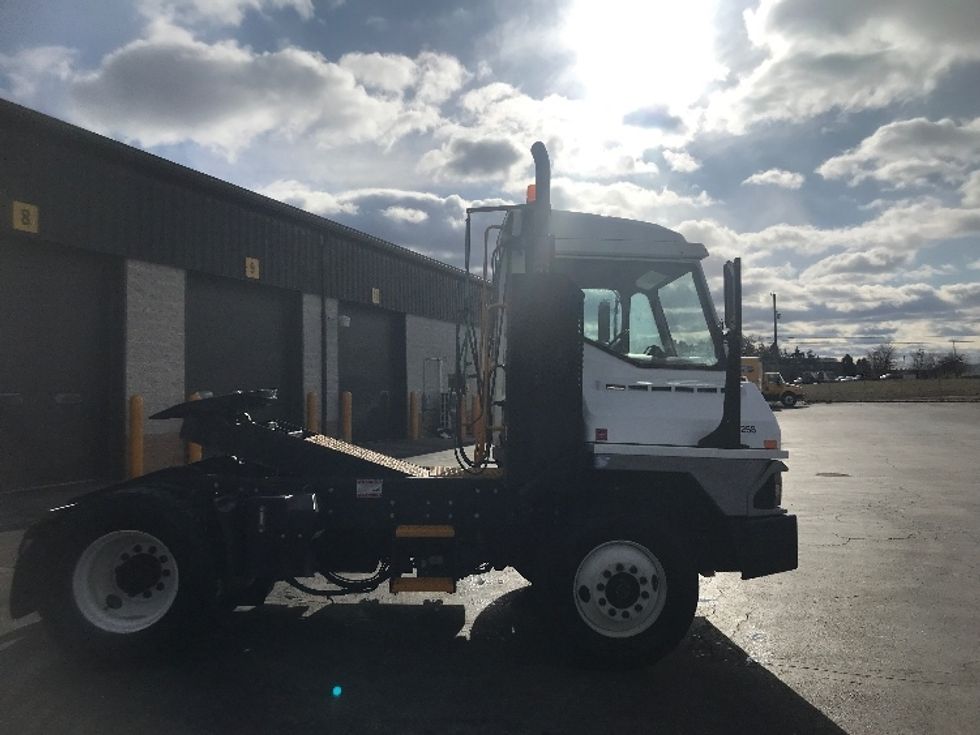 Yard Truck-Heavy Duty Tractors-Ottawa-2019-T2-York-PA-8,151\n\t\tmiles-$ 63,000 - Image 8