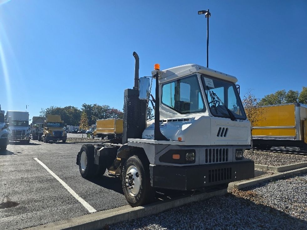 Yard Truck-Heavy Duty Tractors-Ottawa-2020-T2-Atlanta (Forest Park)-GA-15,204\n\t\tmiles-$ 79,000 - Image 1