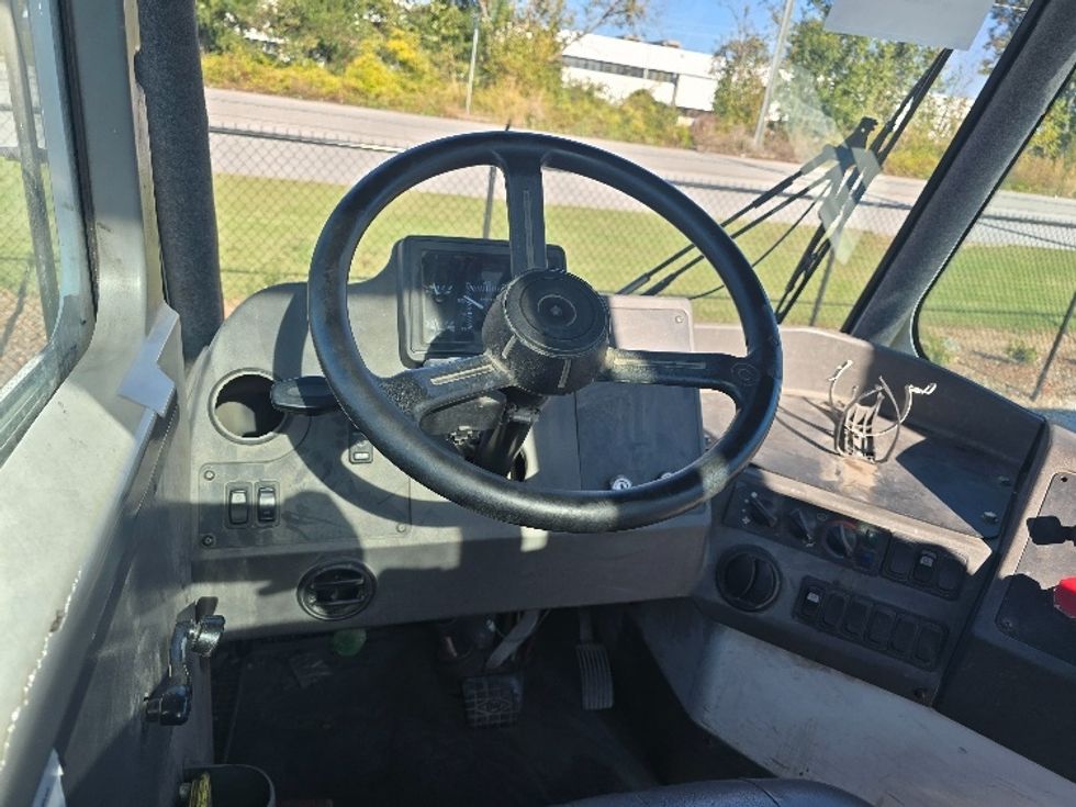 Yard Truck-Heavy Duty Tractors-Ottawa-2020-T2-Atlanta (Forest Park)-GA-15,204\n\t\tmiles-$ 79,000 - Image 10