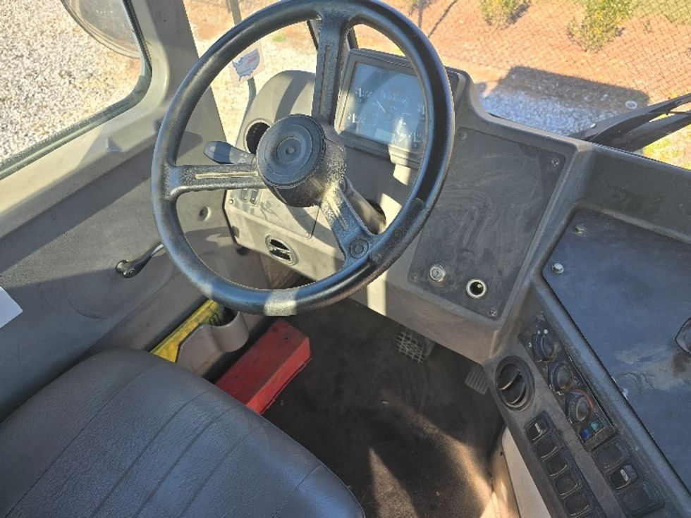 Yard Truck-Heavy Duty Tractors-Ottawa-2020-T2-Atlanta (Forest Park)-GA-15,204\n\t\tmiles-$ 79,000 - Image 11