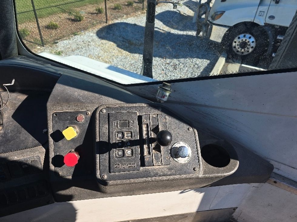 Yard Truck-Heavy Duty Tractors-Ottawa-2020-T2-Atlanta (Forest Park)-GA-15,204\n\t\tmiles-$ 79,000 - Image 12