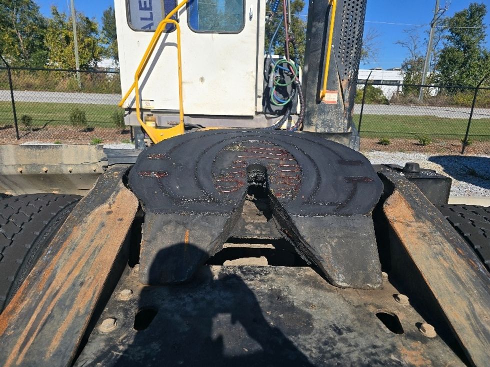 Yard Truck-Heavy Duty Tractors-Ottawa-2020-T2-Atlanta (Forest Park)-GA-15,204\n\t\tmiles-$ 79,000 - Image 6