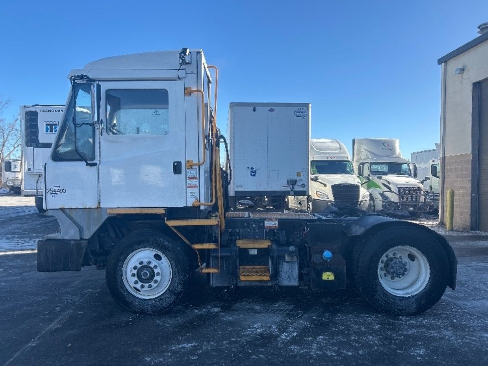 Yard Truck-Heavy Duty Tractors-Ottawa-2020-T2-Brooklyn Park-MN-17,128\n\t\tmiles-$ 63,500 - Image 4