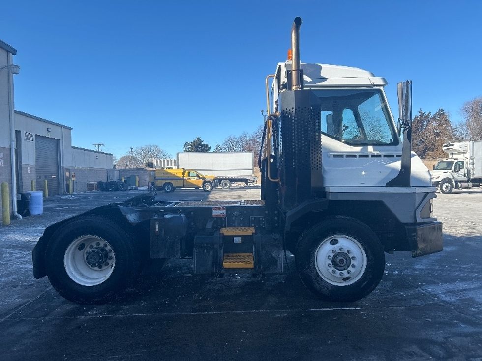 Yard Truck-Heavy Duty Tractors-Ottawa-2020-T2-Brooklyn Park-MN-17,128\n\t\tmiles-$ 63,500 - Image 8