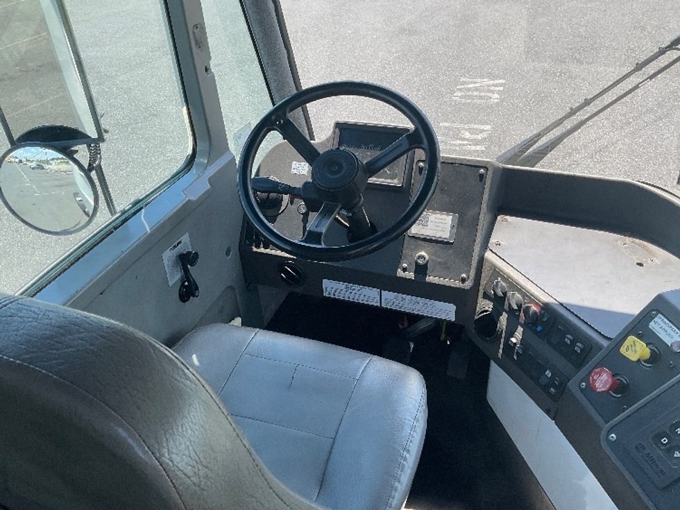 Yard Truck-Heavy Duty Tractors-Ottawa-2020-T2-Carlisle-PA-71,574\n\t\tmiles-$ 60,000 - Image 9