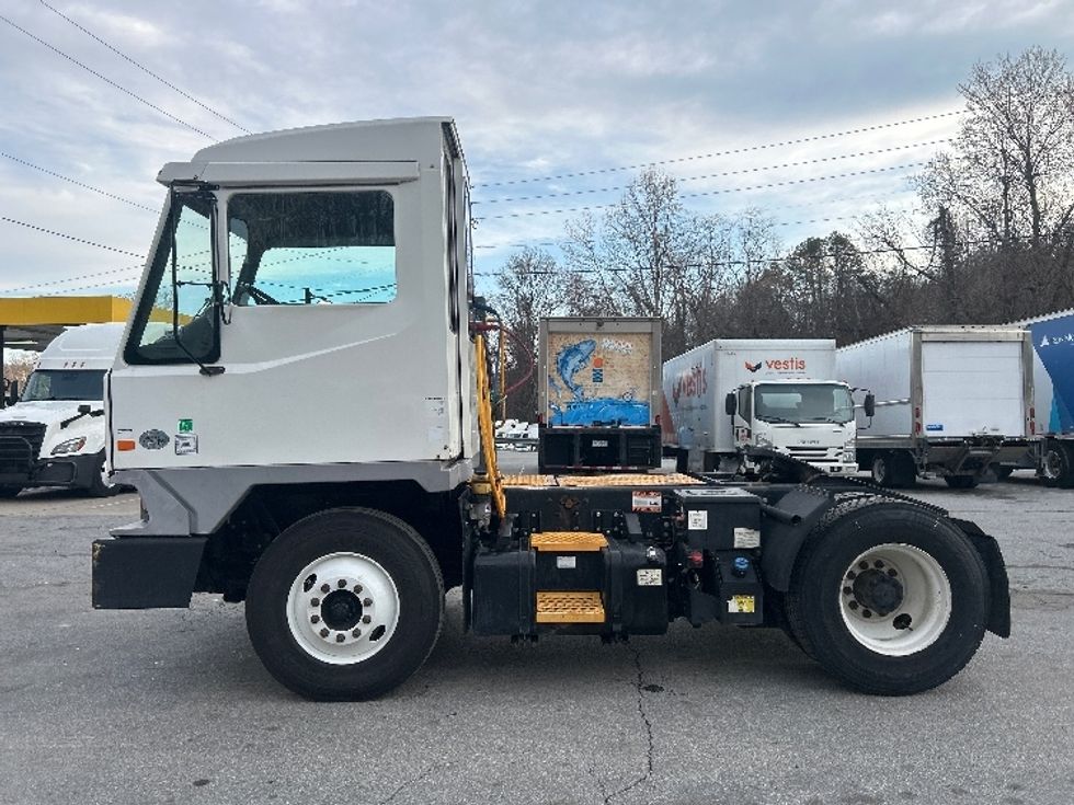 Yard Truck-Heavy Duty Tractors-Ottawa-2020-T2-Charlotte-NC-37,645\n\t\tmiles-$ 74,750 - Image 4