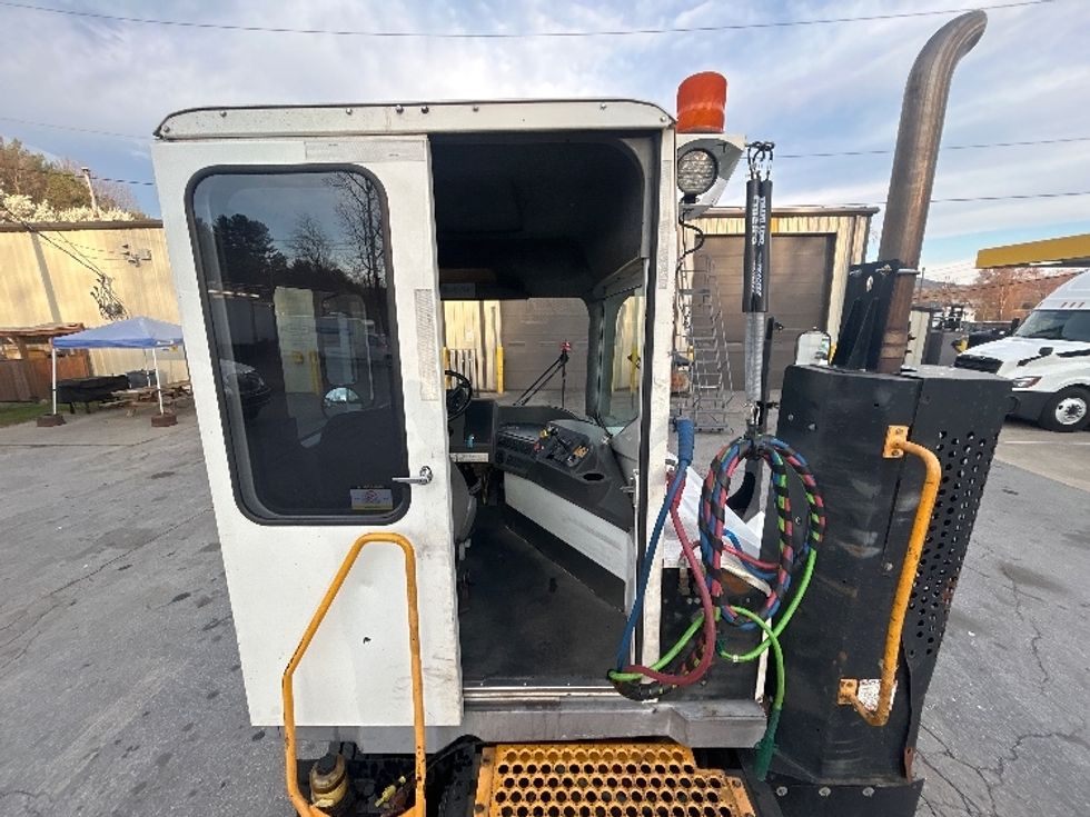 Yard Truck-Heavy Duty Tractors-Ottawa-2020-T2-Charlotte-NC-37,645\n\t\tmiles-$ 74,750 - Image 9