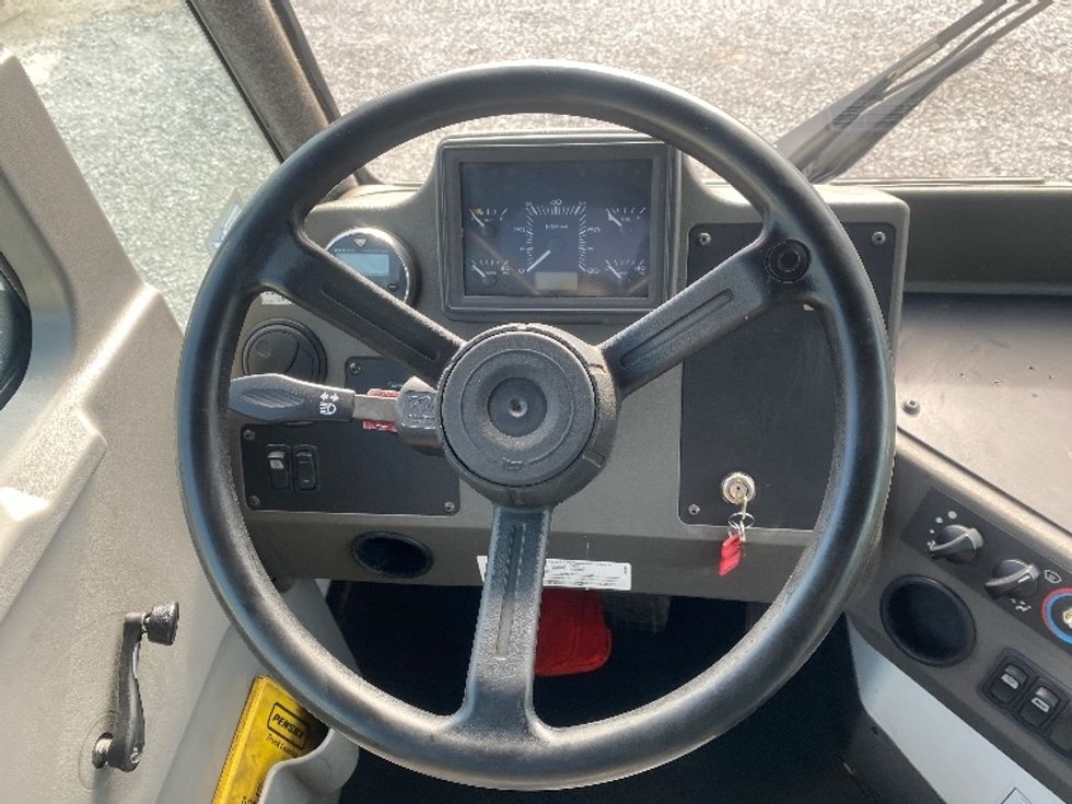 Yard Truck-Heavy Duty Tractors-Ottawa-2020-T2-Cleveland-TN-131,233\n\t\tmiles-$ 74,000 - Image 11