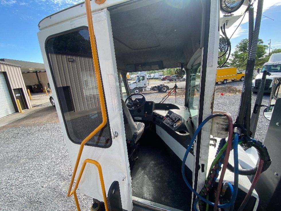 Yard Truck-Heavy Duty Tractors-Ottawa-2020-T2-Cleveland-TN-131,233\n\t\tmiles-$ 74,000 - Image 9