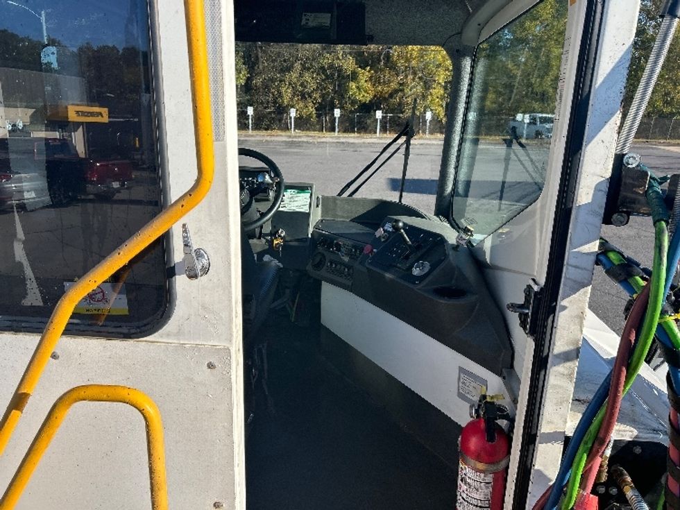 Yard Truck-Heavy Duty Tractors-Ottawa-2020-T2-Dalton-GA-19,363\n\t\tmiles-$ 75,000 - Image 12