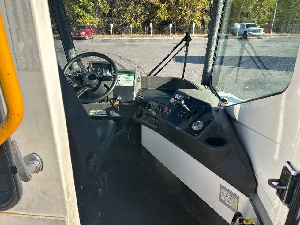 Yard Truck-Heavy Duty Tractors-Ottawa-2020-T2-Dalton-GA-19,363\n\t\tmiles-$ 75,000 - Image 9