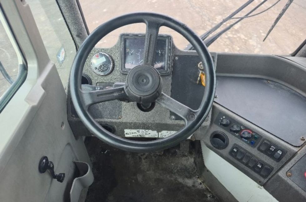 Yard Truck-Heavy Duty Tractors-Ottawa-2020-T2-Dayton-OH-35,469\n\t\tmiles-$ 71,500 - Image 11