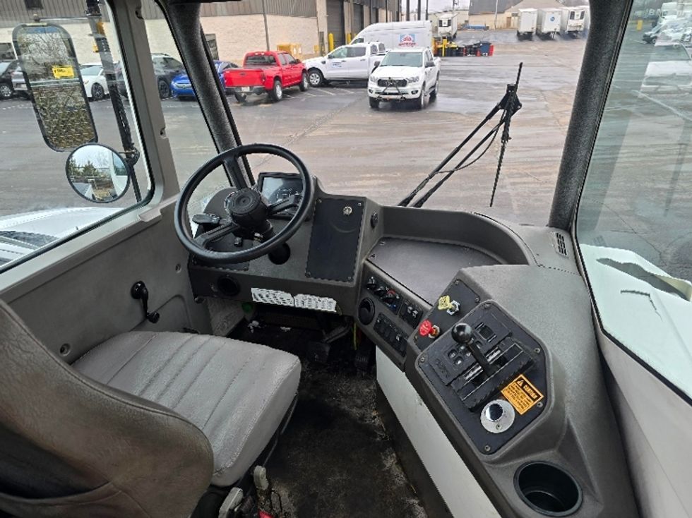 Yard Truck-Heavy Duty Tractors-Ottawa-2020-T2-Dayton-OH-35,469\n\t\tmiles-$ 71,500 - Image 9