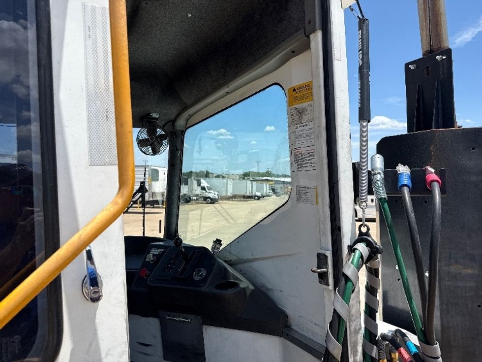Yard Truck-Heavy Duty Tractors-Ottawa-2020-T2-Grand Prairie-TX-27,118\n\t\tmiles-$ 70,000 - Image 12