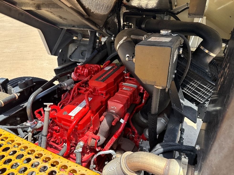 Yard Truck-Heavy Duty Tractors-Ottawa-2020-T2-Grand Prairie-TX-27,118\n\t\tmiles-$ 70,000 - Image 15