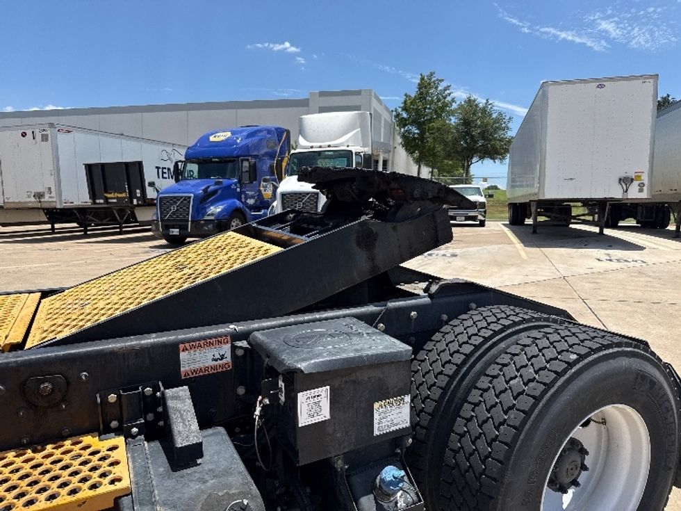 Yard Truck-Heavy Duty Tractors-Ottawa-2020-T2-Grand Prairie-TX-27,118\n\t\tmiles-$ 70,000 - Image 19