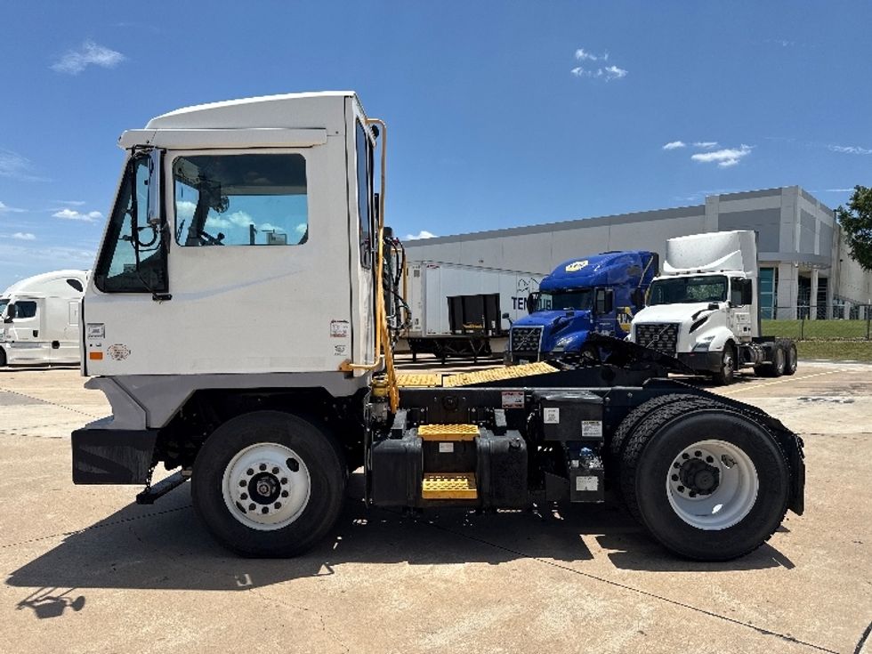 Yard Truck-Heavy Duty Tractors-Ottawa-2020-T2-Grand Prairie-TX-27,118\n\t\tmiles-$ 70,000 - Image 4
